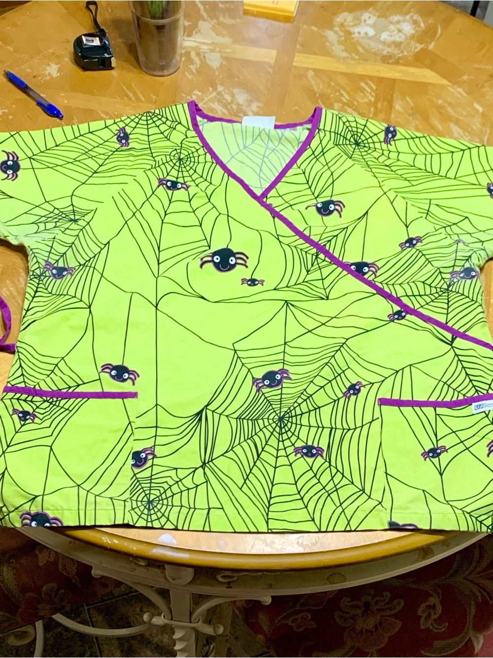 Stars of Best Medical V-Neck GREEN PURPLE SPIDER HALLOWEEN Scrub Top - Size 2X